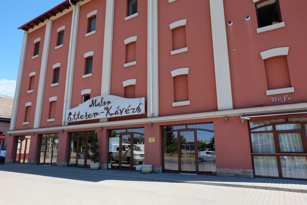 Malom Club Panzio Bed & Breakfast Baja Exterior photo
