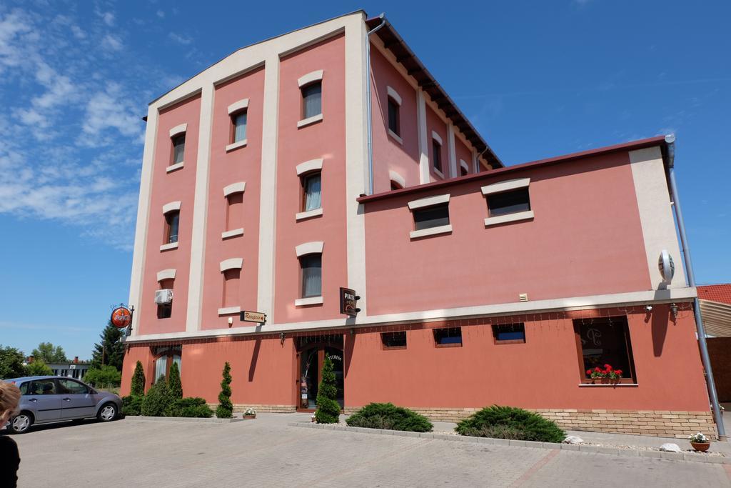 Malom Club Panzio Bed & Breakfast Baja Exterior photo